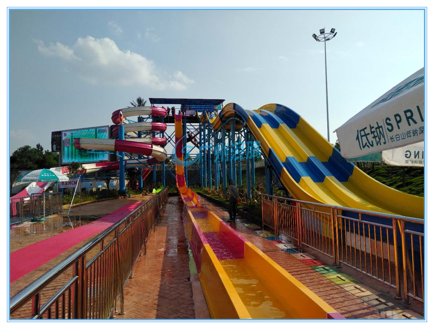 水上樂(lè)園設(shè)備